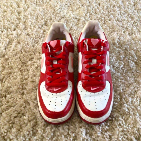 VINTAGE “VALENTINE’S DAY” W AIR FORCE 1 (2004) - Size 9 - Picture 3 of 8